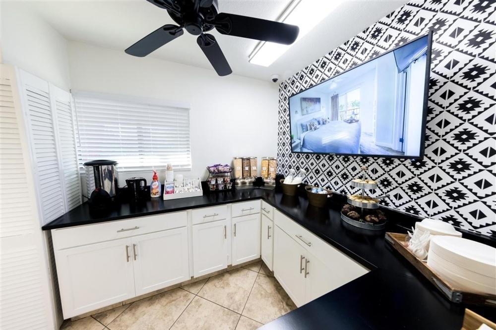207 Fully Furnished 1br Suite-prime Location Apartment